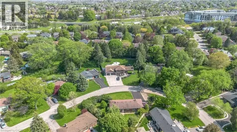 626 Iroquois Avenue Ancaster ON L9G 3B4