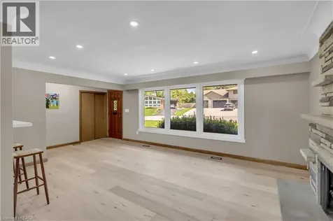 626 Iroquois Avenue Ancaster ON L9G 3B4
