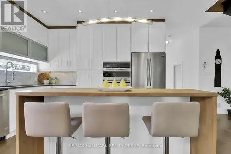 164 Geoffrey Street Ottawa ON K1Z 7A8
