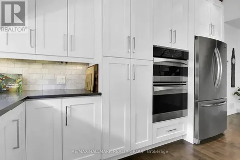 164 Geoffrey Street Ottawa ON K1Z 7A8