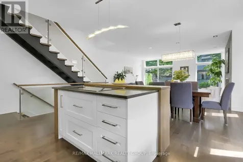 164 Geoffrey Street Ottawa ON K1Z 7A8