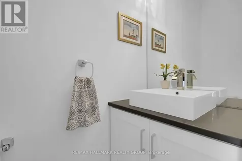 164 Geoffrey Street Ottawa ON K1Z 7A8