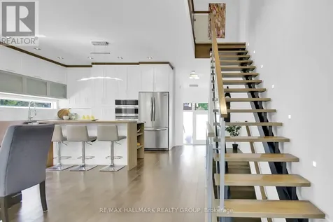 164 Geoffrey Street Ottawa ON K1Z 7A8