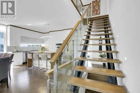164 Geoffrey Street Ottawa ON K1Z 7A8