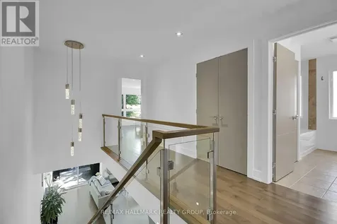 164 Geoffrey Street Ottawa ON K1Z 7A8