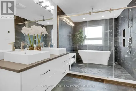 164 Geoffrey Street Ottawa ON K1Z 7A8