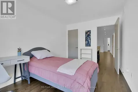 164 Geoffrey Street Ottawa ON K1Z 7A8