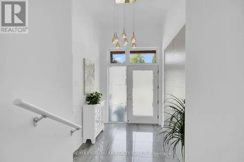 164 Geoffrey Street Ottawa ON K1Z 7A8