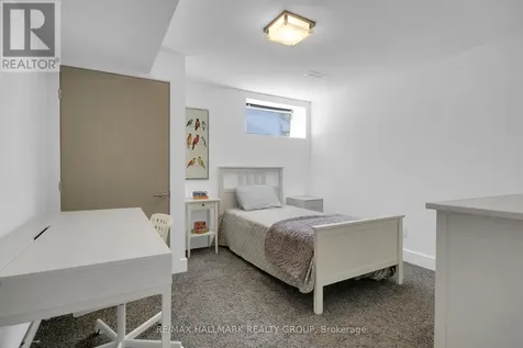 164 Geoffrey Street Ottawa ON K1Z 7A8