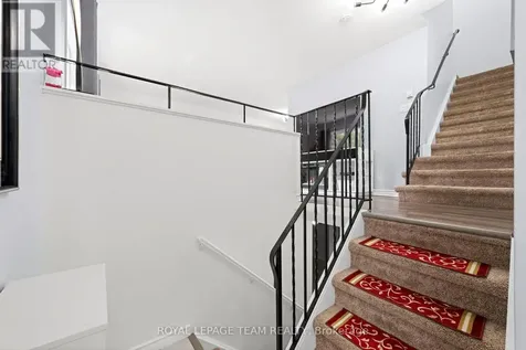 41C Forester Crescent Ottawa ON K2H 8Y3