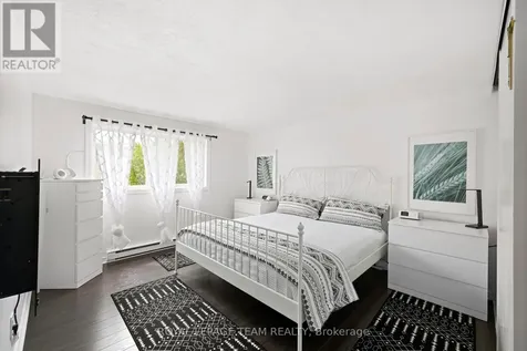 41C Forester Crescent Ottawa ON K2H 8Y3