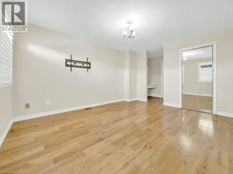 16 Glennie Court Cambridge ON N1T 1L1