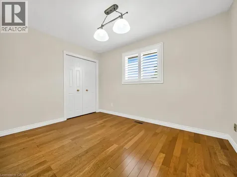 16 Glennie Court Cambridge ON N1T 1L1