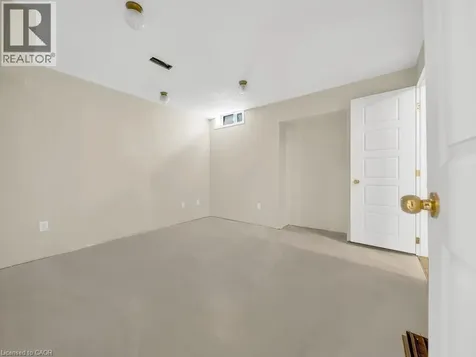 16 Glennie Court Cambridge ON N1T 1L1