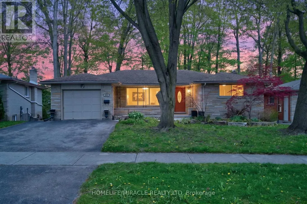217 Pinegrove Crescent Waterloo ON N2L 4V2