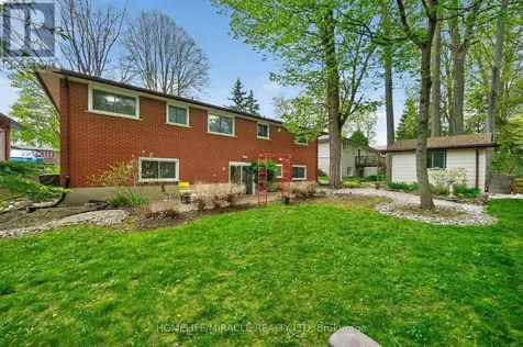 217 Pinegrove Crescent Waterloo ON N2L 4V2