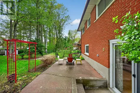 217 Pinegrove Crescent Waterloo ON N2L 4V2