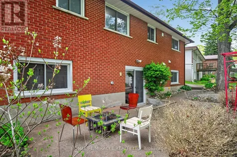 217 Pinegrove Crescent Waterloo ON N2L 4V2