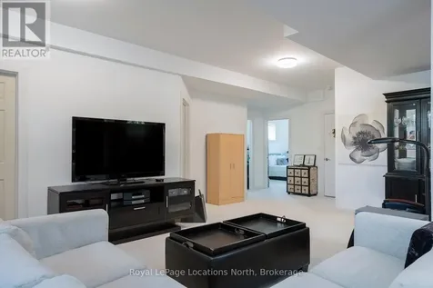 86 Marilyn Avenue South Wasaga Beach ON L9Z 2Y1
