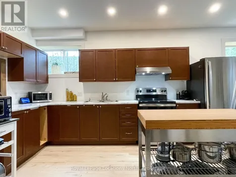 86 Marilyn Avenue South Wasaga Beach ON L9Z 2Y1