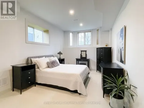 86 Marilyn Avenue South Wasaga Beach ON L9Z 2Y1