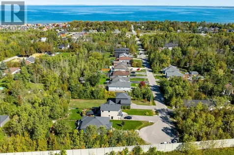 86 Marilyn Avenue South Wasaga Beach ON L9Z 2Y1