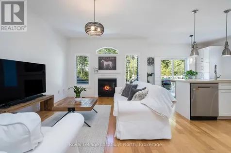 86 Marilyn Avenue South Wasaga Beach ON L9Z 2Y1