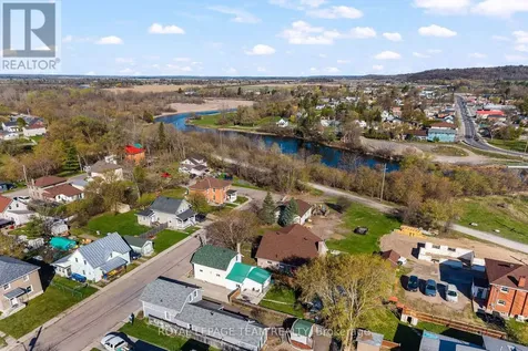 113 Queen Street North Renfrew ON K7V 2A4