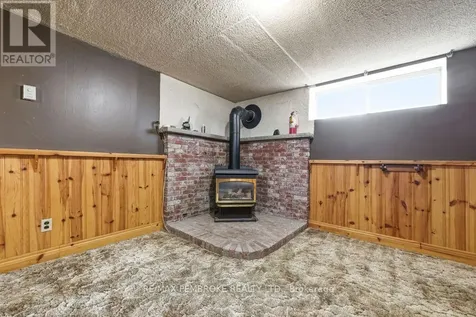 20 Maple Avenue Petawawa ON K8H 2Y5