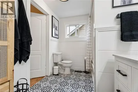 490 Knightsbridge Crescent Ancaster ON L9G 3S5
