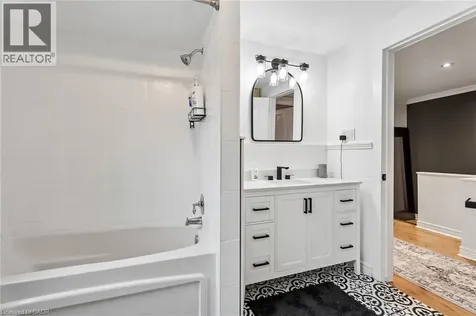 490 Knightsbridge Crescent Ancaster ON L9G 3S5