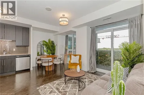 2093 Fairview Street Burlington ON L7M 3W8