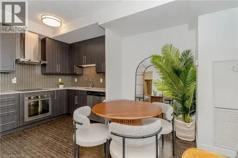 2093 Fairview Street Burlington ON L7M 3W8