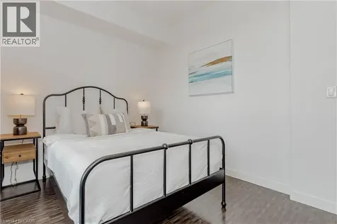2093 Fairview Street Burlington ON L7M 3W8
