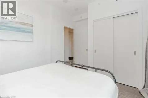 2093 Fairview Street Burlington ON L7M 3W8
