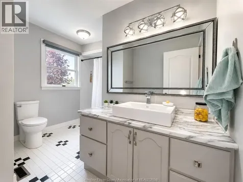531 Gary Avenue Lasalle ON N9J 3C9