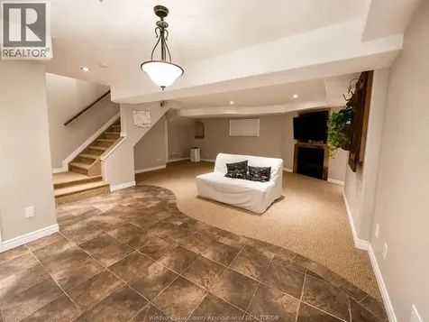 531 Gary Avenue Lasalle ON N9J 3C9