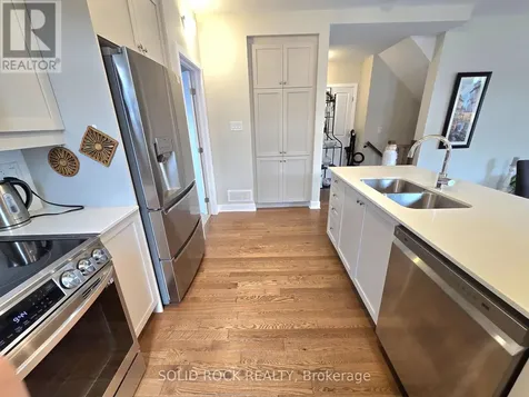 844 Ralph Hennessy Avenue Ottawa ON K1X 0E4