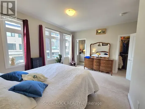 844 Ralph Hennessy Avenue Ottawa ON K1X 0E4