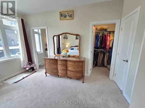 844 Ralph Hennessy Avenue Ottawa ON K1X 0E4