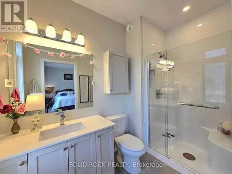 844 Ralph Hennessy Avenue Ottawa ON K1X 0E4