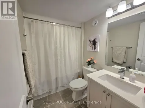 844 Ralph Hennessy Avenue Ottawa ON K1X 0E4