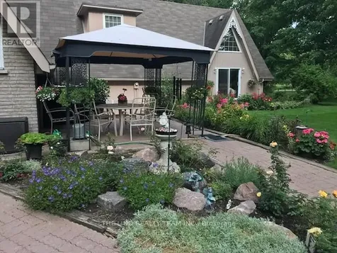 100 Bridle Path East Gwillimbury ON L0G 1V0