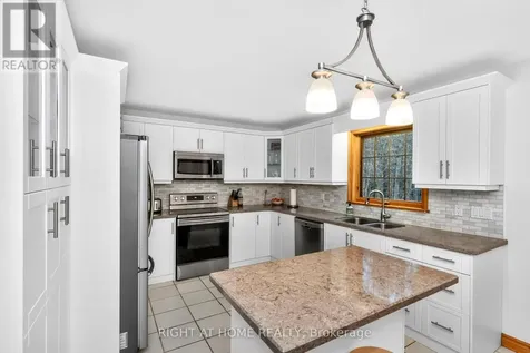 77 Cambridge Street Penetanguishene ON L9M 1G7