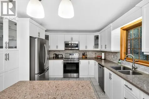 77 Cambridge Street Penetanguishene ON L9M 1G7
