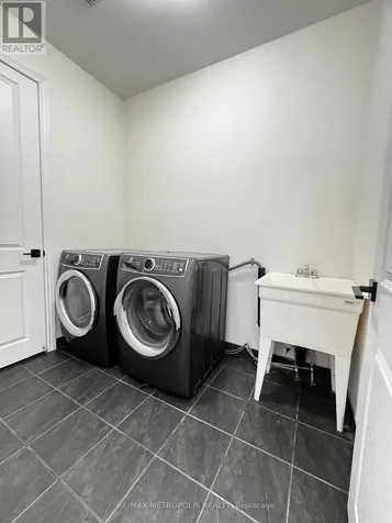 133 Auckland Drive Whitby ON L1P 0H4