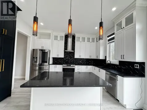 133 Auckland Drive Whitby ON L1P 0H4