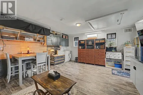 17 Stanley Avenue Oro-medonte ON L0L 1T0