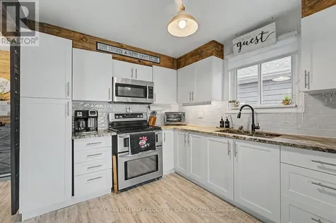 17 Stanley Avenue Oro-medonte ON L0L 1T0
