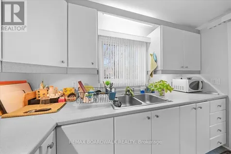 204- 206 Jeanne Mance Street Ottawa ON K1L 6M2